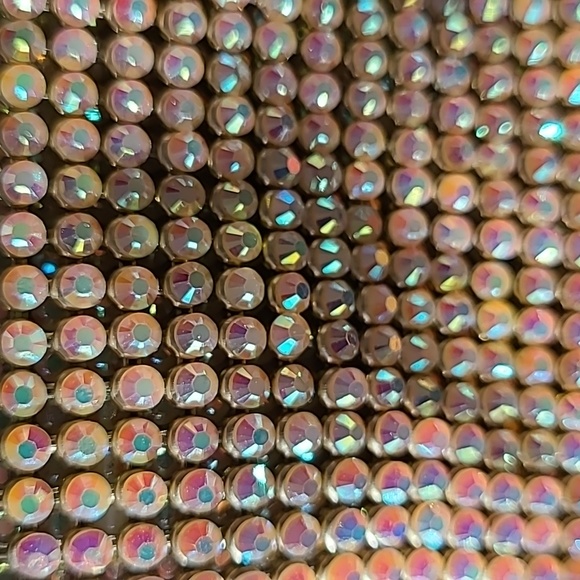 Shiny purse Perfect for a dressy outing - Picture 9 of 12